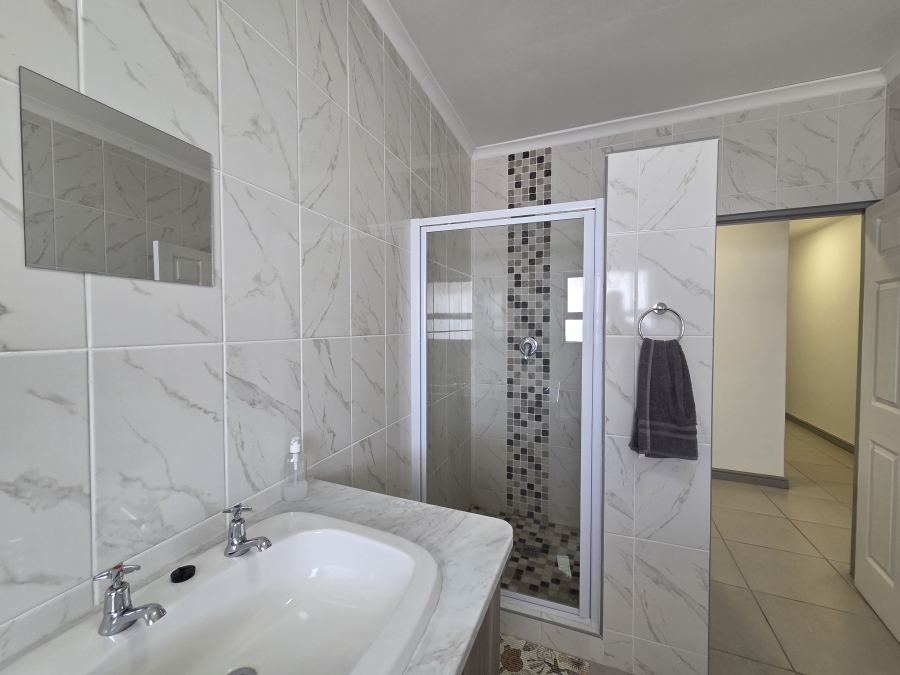 4 Bedroom Property for Sale in Harbour Lights Western Cape